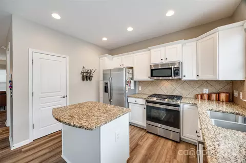 Kitchen - 920 Lyndley Dr, Fort Mill, SC 29708 photo 2 of 3