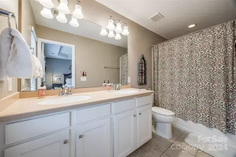Bath - 920 Lyndley Dr, Fort Mill, SC 29708 photo 3 of 3