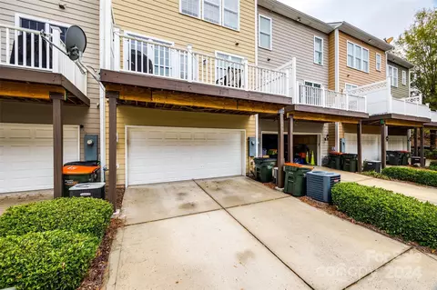 Exterior - 920 Lyndley Dr, Fort Mill, SC 29708 photo 5 of 8