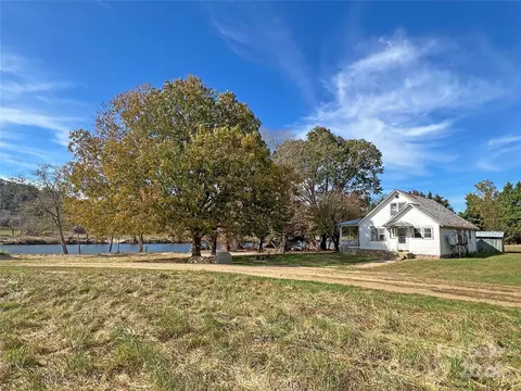 2124 River Rd, Hot Springs, NC 28743