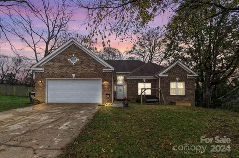 3125 Harris Houston Rd, Charlotte, NC 28262