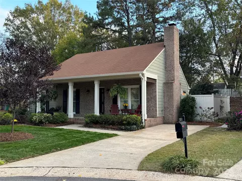 7313 Leacroft Ct, Charlotte, NC 28226