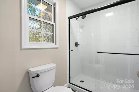 Bath - 623 35th Ne St NE, Conover, NC 28613 photo 2 of 3