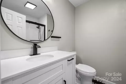 Bath - 623 35th Ne St NE, Conover, NC 28613 photo 3 of 3
