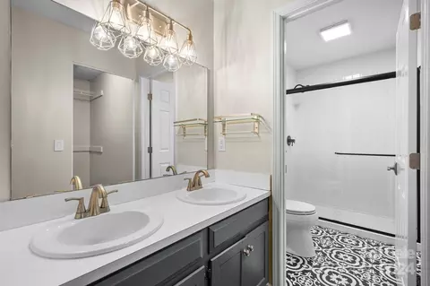 Bath - 623 35th Ne St NE, Conover, NC 28613 photo 1 of 3