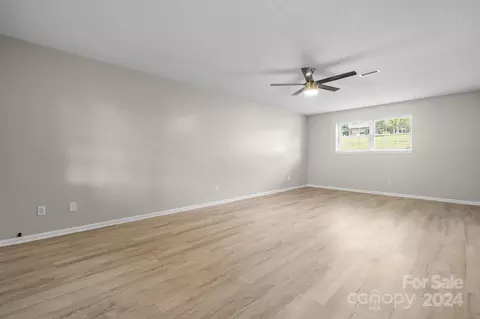 Living - 623 35th Ne St NE, Conover, NC 28613 photo 4 of 4