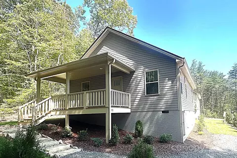 372 Genesis Cir, Black Mountain, NC 28711