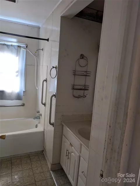 Bath - 170 Stephens Rd, Morganton, NC 28655 photo 1 of 1