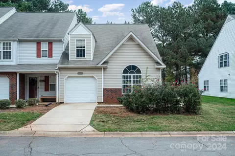 10650 Greyhound Dr, Charlotte, NC 28269
