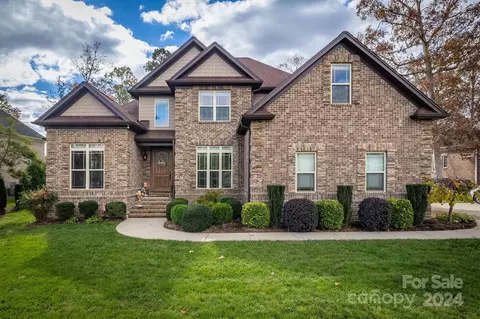 691 Players Ridge Rd, Hickory, NC 28601