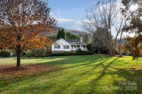 70 Banbury Ct, Waynesville, NC 28786