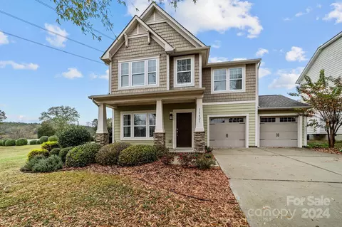 13421 Pierre Reverdy Dr, Davidson, NC 28036