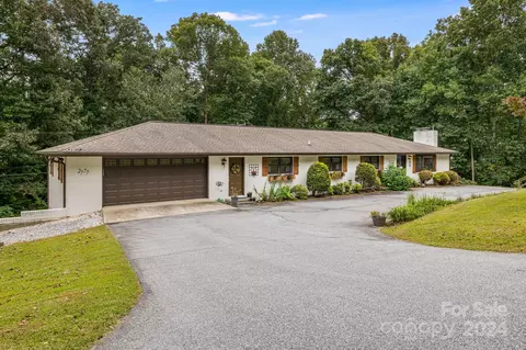 2777 Brannon Rd, Horse Shoe, NC 28742