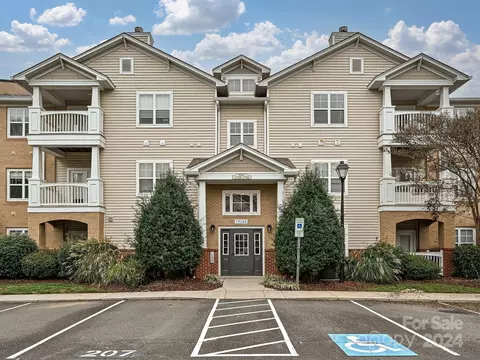 17132 Red Feather Dr, Charlotte, NC 28277
