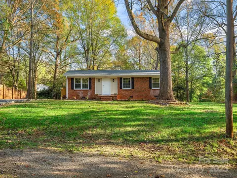 8745 Pine Tree Cir, Charlotte, NC 28278