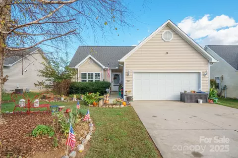 94 Elm St, Morganton, NC 28655