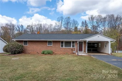 5829 Birchdale Dr, Winston Salem, NC 27106