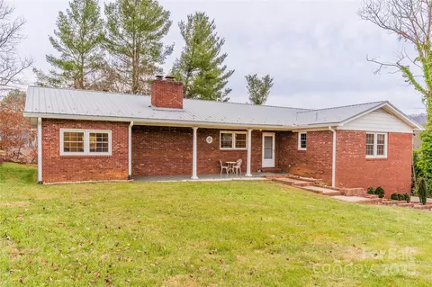 27 Dogwood Dr, Weaverville, NC 28787