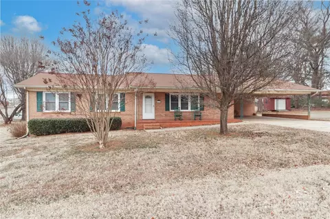 105 Kiser Ln, Statesville, NC 28677