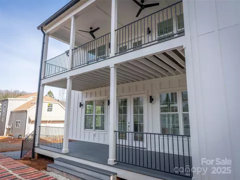 24 Skyvue D Ct #D, Saluda, NC 28773