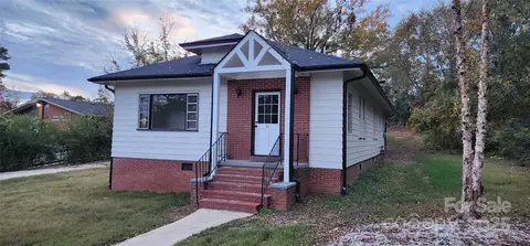 41 Calhoun St, Great Falls, SC 29055