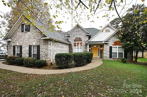 2123 13th Street Ne Ct NE, Hickory, NC 28601