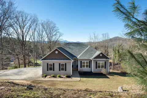 67 Cairens Ridge Dr, Mills River, NC 28759