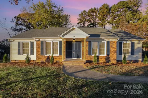 1744 Laurel Ln, Gastonia, NC 28054