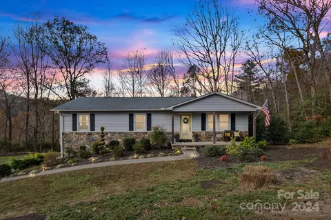 6 Laurel Forest Dr, Horse Shoe, NC 28742