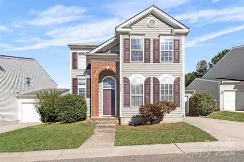 8427 Spirea Ct, Charlotte, NC 28215