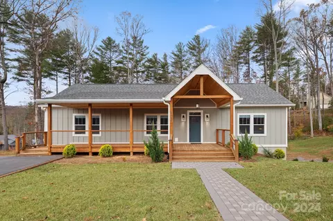 132 Cascade Ridge Rd, Fairview, NC 28730