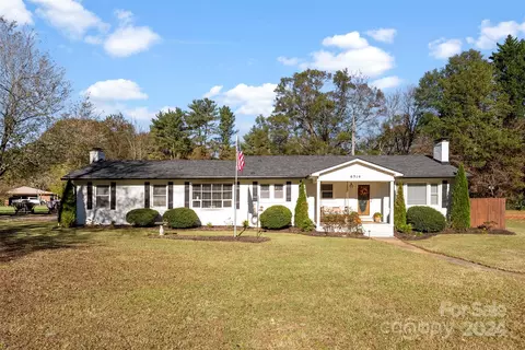 6314 Woodland Cir, Charlotte, NC 28216