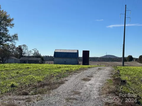 1251 Cape Hickory Rd, Hickory, NC 28601
