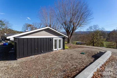 34 Hillside St, Weaverville, NC 28787