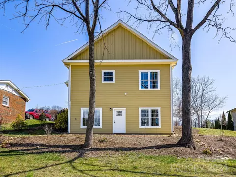 Exterior - 25 Cunningham St, Brevard, NC 28712 photo 7 of 13