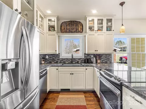 Kitchen - 25 Cunningham St, Brevard, NC 28712 photo 2 of 4
