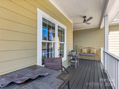 Exterior - 25 Cunningham St, Brevard, NC 28712 photo 5 of 13