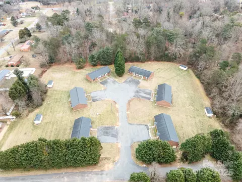 31 St Avenue Ne Ct NE, Hickory, NC 28601