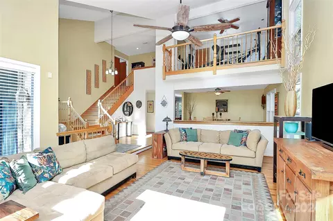 208 Foxlair Ct, Matthews, NC 28105