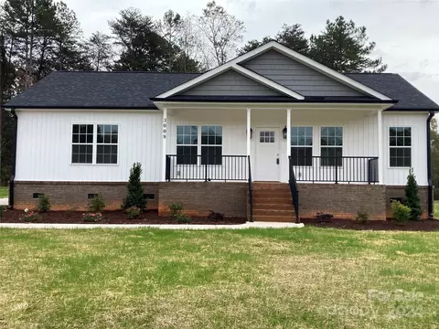 3008 Forbes Rd, Gastonia, NC 28056