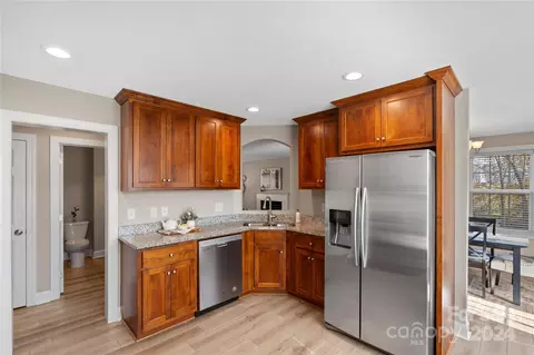 Kitchen - 12896 Hill Pine Rd, Midland, NC 28107 photo 4 of 5