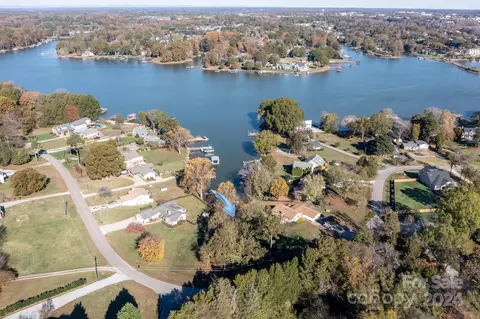 212 Ponderosa Cir, Mooresville, NC 28117