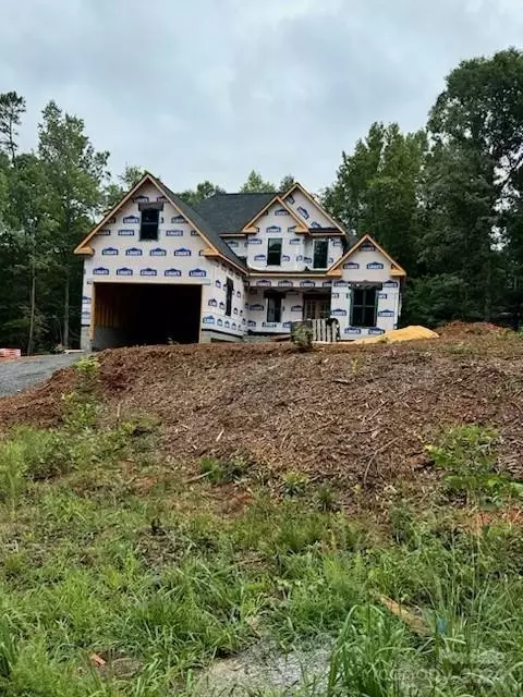5864 Kingsway Blvd, Hickory, NC 28602