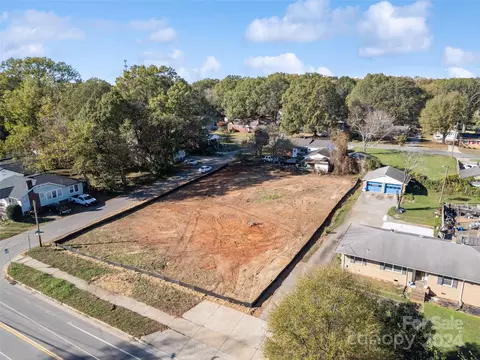 325 N Hoskins Rd, Charlotte, NC 28216
