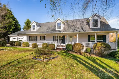 16 Lewis Creek Dr, Hendersonville, NC 28792