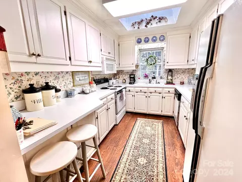 Kitchen - 7225 Hwy 73 E Hwy E, Mount Pleasant, NC 28124 photo 2 of 3