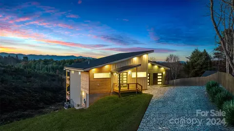 12 Giovannas Way, Leicester, NC 28748