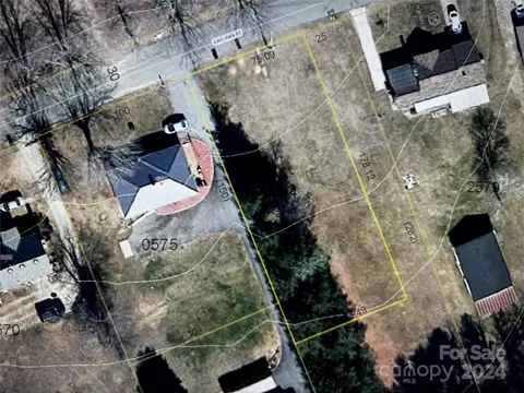 000 Oaklawn Se St SE, Lenoir, NC 28645