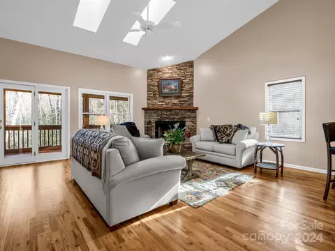 10 Duya Ct, Brevard, NC 28712 photo 3