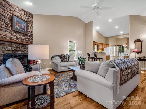10 Duya Ct, Brevard, NC 28712 photo 2